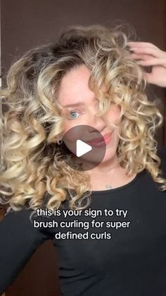 Style Curly Hair, Tiny Curls, Curly Hair Brush, Hair Hack, Curly Hair Problems, Curl Styles, Curly Girl Method, Diy Hair Care, Wavy Curly Hair