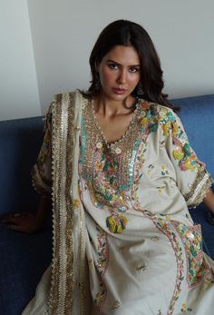 Pakistani Photoshoot, Sonam Bajwa Suits, Bollywood Glamour, Indian Bridesmaid Dresses, Traditional Blouse Designs, Indian Bride Outfits, Desi Wear, Desi Fashion Casual