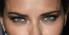 Adriana Lima Eyes, Adriana Lima Makeup, Full Glam Makeup Looks, Full Glam Makeup, Taupe Eyeshadow, Glam Makeup Looks, Nice Makeup, Eyeliner Products, Rooney Mara