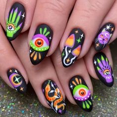 Get ready for spooky season with these Halloween nail designs that will level up your costume game! From classic jack-o'-lanterns to creepy cobwebs, this tutorial will show you how to create the perfect manicure for the scariest night of the year. Whether you're a beginner or a nail art pro, these designs are sure to impress at any Halloween party. Dark Nails Designs, Bare Nails, Short Press On Nails, Eye Nails, Nail Envy, Nail Forms, Halloween Nail Art