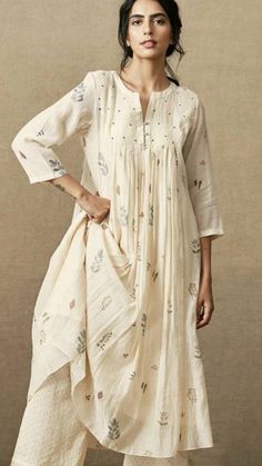 Pakistani Wear, Kurta And Palazzo, The Botanist, Simple Kurta Designs, Designer Kurti Patterns, Simple Kurti Designs, Casual Indian Fashion, Long Kurti Designs, Kurta Neck Design