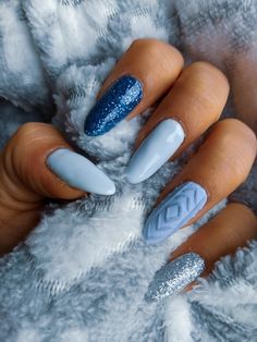 Snowy Winter Nails, Blue Winter Sweater Nails, Winter Nail Ideas Simple Blue, Pretty Winter Nails Classy Blue, Snowy Blue Nails, Holiday Blue Nails, Basic Xmas Nails, Winter Nails Almond Shape Blue, Nails Winter Blue