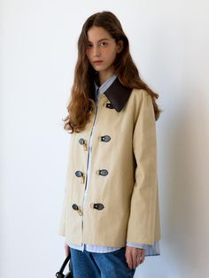 LA VIOLETTE focuses on a feminine yet chic style, offering details that allow for various variations, witty designs, premium materials, sophisticated fit, and meticulous tailoring. They aim for high quality in their products.- Half-length trench coat- Classic mood with a relaxed fit- Must-have item and a comfortable fit Chic Long Coat With Covered Buttons, Chic Outerwear With Lapel Collar And Covered Buttons, Chic Outerwear With Covered Buttons And Lapel Collar, Beige Stand Collar Outerwear For Office, Chic Fall Outerwear With Covered Buttons, Long Coat With Covered Buttons For Work, Long Coat Outerwear With Covered Buttons For Work, Beige Fall Outerwear With Covered Buttons, Fall Beige Outerwear With Covered Buttons