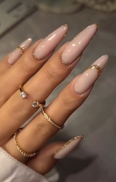 Milky Base Nails Design, Nails Badem, Winter Almond Nails Ideas, New Years Eve Nails Ideas Sparkle, Gel Nails Stiletto, Pretty Winter Nails Classy, Elegant Touch Nails, Jade Nails, White Gel Nails