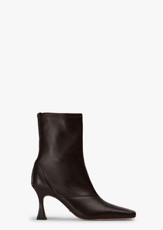 Don't miss out on our Fomo ankle boot. Set to impress, this pared back design showcases an extended square toe-shape with a fitted upper, subtle stitch detailing and an inner zip to easily slip on and go. Finished with a statement hourglass shaped heel for a unique point of difference. -Material: Leather Upper & Lining -Sole: Man-Made -Fit: True to size -Toe-shape: Squared -Features: Inner zip -Leg Height: 16cm -Heel: 8cm Thigh High Boots Flat, Shop Boots Online, 2024 Wishlist, Shop Boots, Twinkle Toes, Embellished Heels, Metallic Shoes, Tony Bianco, Stiletto Boots