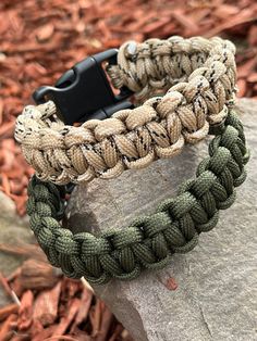 Cobra Knot Paracord 550 Bracelet with Black Buckle Closure; Men’s jewelry, survival bracelet, military gift, braided bracelet by ArtPlusbyLea on Etsy Stoic Lifestyle, Sweaty Man, Cobra Knot, Parachute Cord Bracelets, Military Bracelet, Paracord Crafts, Paracord Accessories, Paracord Bracelet Patterns, Paracord Braids