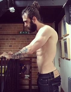 Daniel Hayes www.instagram.com/danhayes89 Man Bun Beard, Man Buns, Hair Buns