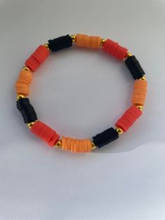 Halloween themed bracelet made out of red, orange and black clay beads with golden coloured beads in between, Handmade. Halloween Clay Beads Ideas, Orange And Black Clay Bead Bracelet, Halloween Clay Bead Ideas, Cute Bracelet Ideas Glass Beads, Clay Beads Halloween, Halloween Clay Bracelets