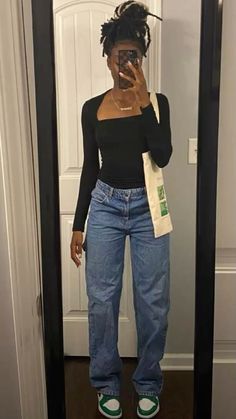 Outfit Inspo Black Hair, Gap Jeans Women Outfits, Utility Trousers Outfit, Cute Casual Outfits For Spring Jeans, First Day Of Summer Outfits, Oversized Jeans Outfit Black Women, Straight Leg Jeans Outfits Black Women, Fashion Inspo Outfits Black Women, Narrow Hips Outfits