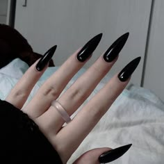 Long Black Nails, Vampire Nails, Black Stiletto Nails, Sharp Nails, Black Acrylic Nails, Punk Nails, Gothic Nails, Light Nails, Goth Nails