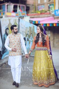 Mehandi Dress, Purple Lehenga, Mehndi Outfit, Stylish Mehndi, Pakistani Wedding Dresses, Pakistani Wedding, Orange Dress, Orange And Purple, Green And Purple