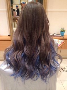 Blue Tips Hair, Gray Wig, Blue Hair Highlights, Hair Color Underneath, Peekaboo Hair, Hair Color Streaks, Hair Streaks, Hair Color Pastel, Blue Highlights