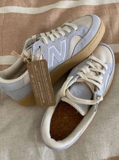 @num0nebestie New Balance Pro Court Grey, Shoe Inspo 2023, Retro Shoes Women, Fall Nature Outfit, All New Balance Shoes, Shoes Inspo 2023, Fall Wishlist 2023, Sneakers Fashion New Balance, Shoes To Buy In 2023