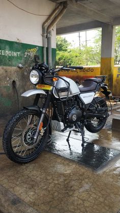 a motorcycle is parked in front of a gas station with no one on it's bike