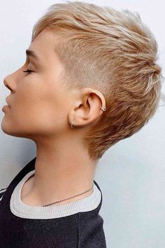 Tapered Undercut, Fade Haircut Women, Fade Hairstyle, Monochrome Makeup Look, Taper Fade Haircut, Mullet Haircut, Tapered Haircut, Mohawk Hairstyles