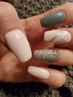 Dip Nails Coffin Shape, Coffin Gel Nails Winter, Dip Nail Ideas Coffin Short, Dip Winter Nail Ideas, Short Coffin Shape Nails Winter, Grey Dip Nail Designs, Nail Art Dip Powder Designs, Nail Designs Powder Dip, Short Coffin Dip Powder Nails