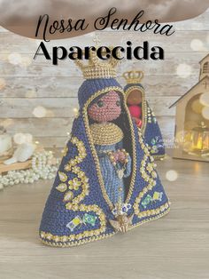 a crocheted nativity scene with the words, nosa sebroia aparecida