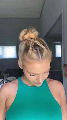 Discover 20+ volleyball hairstyles for medium hair. Find styles that stay secure and look great on the court. Try it out for your next game! Dance Competition Hair, Volleyball Hair, Plant Styling, Competition Hair, Gymnastics Hair, Cheerleading Hairstyles, Cheer Hair, Gym Hairstyles, Beautiful Braided Hair