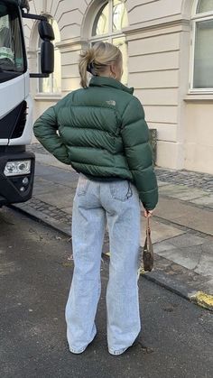 Green Puffer Jacket Outfit, North Face Puffer Jacket Outfit, North Face Jacket Outfit, Barbara Kristoffersen, Doudoune The North Face, Puffer Outfit, Puffer Jacket Outfit, Green Puffer Jacket, Green Puffer