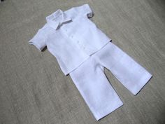 "Baby boy white linen outfit includes SET of 2 : - Shirt - Pants Pants come in elastic waist adjustable with buttons. There is possible to order a short or long sleeve shirt, if not specified it will be made short-sleeved as seen in the photo. You can order the appropriate size for your boy. It would be good if you could send the individual measurements - full height, waist and hip circumference. I will make this outfit exactly for your child according to the measurements. Please let me know - I Classic White Linen Set, White Linen Outfit, Natural Clothes, Baby Boy Linen, Baby Christening Outfit, White Linen Suit, Outfit Baby Boy, Baby Boy Baptism