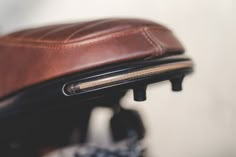 there is a brown leather seat on the back of a motorcycle