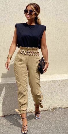 Age 45 Fashion For Women, Fashion Show Host Outfit, Casual Summer Bbq Outfit, Women Cargo Pants Outfit Summer, Houston Brunch Outfit, Boxing Event Outfit For Women, Bbq Outfits For Women Summer, Late Summer Outfits 2024, Work Bbq Outfit