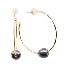 Staples of class and sophistication, our Alley round hoop earrings are beautiful in every light. Decked with a white freshwater pearl that complements your every look, you'll be gleaming like the sun all day long. Each piece of jewelry created by The Freshwater Pearl Company features genuine freshwater cultured pearls. Our collections are proudly designed in Palm Springs and distributed in the U.S. from our San Diego studio for a touch of California coastal style. Pearl Type Freshwater Pearl Siz California Coastal Style, Pearl Party, California Coastal, Oval Earring, Pearl Hoop Earrings, White Freshwater Pearl, Pearl Types, Freshwater Cultured Pearls, Pearl Color