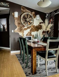 Western dining room Western Country Home Decor, Boho Western Dining Room, Cow Hide Wall Decor Ideas, Western Dining Room Decor, Cowhide Wall Decor, Cowhide On Wall Ideas, Western Vanity, Western Tile, Western House Ideas