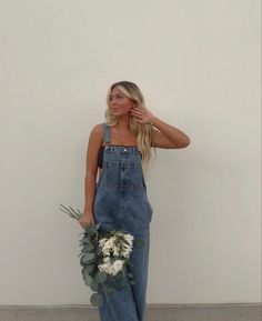 Boutique Photoshoot Ideas Outdoor, White And Denim Outfits Photoshoot, Overalls Photoshoot, Mother Day Photo, Pretty Senior Pictures, Aesthetic Mother, Summer Photoshoot Ideas, Spring Senior Pictures, Utah Summer