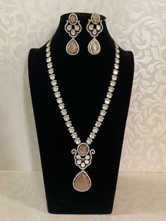 Beautiful Victorian kundan necklace with pretty pendant and earrings Necklace Indian, Goddess Dress, Kundan Necklace, Pretty Pendant, Kundan Earrings, Kundan Necklaces, Cz Earrings, Finger Rings, Fancy Sarees