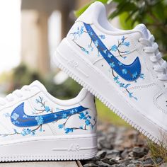 Step out with style and confidence in these one-of-a-kind Blue Flowers Custom Air Force 1s. Take risks and stand out from the crowd with the unique blue floral pattern and signature Nike silhouette. Make a statement, and show off your fearless and fashion-forward style! 💙 Exactly as shown in the pictures. 📷 Brand New & Authentic. 💯 Hand Painted with attention to detail. 👨‍🎨 Waterproof and Flexible. ❤️ Unisex model. Please refer to the Size Chart. 👟👫 Free Worldwide Shipping. ✈️🌍 Light Blue Spring Sneakers, Blue Nike Air Force, Flowers Anime, Air Force 1s, Shoes Retro, Custom Air Force 1, Cute Nike Shoes, Cute Nikes, Nature Flowers