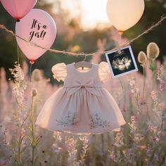 🎉 It's a Girl! Announce in Style 🎉 📢 Announce your baby's gender with our beautiful digital template, perfect for sharing on Facebook, Instagram, or any social media! This baby girl gender reveal design is fully editable in Canva, a free and easy-to-use app available on both desktop and mobile. 🌟 WHAT'S INCLUDED:  Editable Canva template for a digital pregnancy announcement  Bonus milestone template to capture and share your pregnancy journey ✏️ CUSTOMIZABLE ELEMENTS:  Text, fonts, and color How To Reveal Baby Gender, Baby Girl Gender Reveal, Editable Pregnancy Announcement, Gender Reveal Photography, Gender Announcement, Gender Reveal Announcement, Pregnancy Gender, Gender Reveal Photos