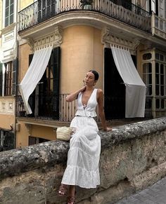 Long Skirt Beach Outfit, Long White Skirt Outfit Summer, Swiss Outfit, Paris Fits, Summer Fits Aesthetic, Spain Outfit, Italian Summer Outfits, European Fashion Summer, Greece Outfit