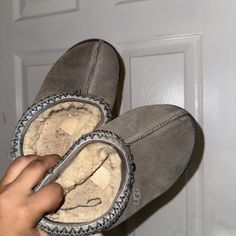 Grey UGG slippers #UGGslippers Grey Ugg Slippers, Grey Ugg, Ugg Slippers Women, Ugg Slippers, Slipper Shoes, Womens Uggs, Womens Slippers, Slippers, Women Accessories