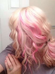 Platinum Blonde Hair With Pink Tips, Pink Hair With Light Pink Highlights, Strawberries And Cream Hair, Hot Pink Hair Highlights, Blond And Pink Hair, Pink And Blonde Hair