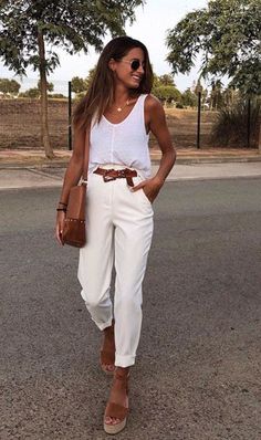 Walking Down The Street, Moda Chic, Spring Fashion Trends, Mode Inspo, Looks Chic, Cute Summer Outfits, Fashion 2020, Looks Style, Mode Inspiration