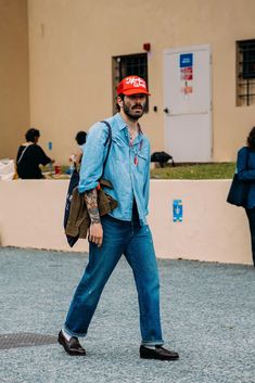 Mens Winter Street Fashion, Summer Men's Style, Men’s Vintage Street Style, 70s Italian Fashion Men, Men Spring 2024, Pitti Uomo 2024 Summer, Mens Spring 2024 Fashion, Spring 2024 Menswear, Gen Z Male Fashion