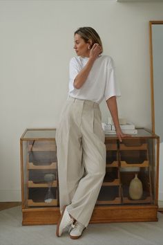 Outfit Minimalista, Stile Casual Chic, Trouser Outfit, Summer Work Outfits, Basic Outfits, Looks Style, Office Outfits