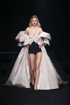 Valentino Spring 2023, Valentino Paris, 2023 Couture, Valentino Dress, Moda Paris