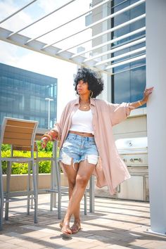 Such a cute and casual outfit perfect for upcoming spring and summer! #Denim #Shorts #whattowear #OOTD Sweenee Style, Hijab Summer, Outfits Hijab, Summer Tunic, Simple Summer Outfits, Vegas Outfit, Summer Tunics, Outfits Y2k, Summer Outfit Ideas