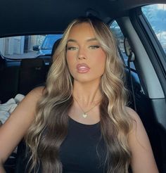 Caramel Brown Balayage With Money Piece, Brown Hair On Pale Skin, Hair On Pale Skin, Brown Under Blonde Hair, Blonde On Top Brown Underneath, Brown Hair With Money Piece Highlights, Light Brown Hair With Money Piece, Blonde Hair For Summer, Bronde Balayage With Money Piece