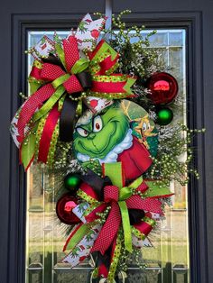 the grinch wreath is hanging on the front door