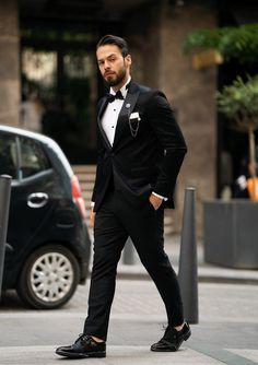 Elegant Fits, Facebook Black, Slim Fit Tuxedo, Skirt And Sneakers, Lapel Jacket, Exclusive Shoes, All Black Outfit, Slim Fit Shirt, Blazer Buttons