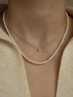 Accessories And Outfits, Singular Pearl Necklace, Wedding Jewelry Dainty, Pearl Necklace Dainty, Gold Jewelry With Pearls, Simple Pearl Jewelry, Neklesh Jewellery, Pearl Accessories Outfit, Peals Necklace