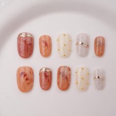 IMPORTANT - PLEASE READ BEFORE PURCHASING] Each set comes with 10 handmade press on nails, nail jelly glue, nail file, a cuticle stick You can wear it for several weeks or for several days at a time as needed ✨ 100% hand made ✨ Flexible and lightweight for comfortable wear ✨ Easy to apply and remove ✨ Long-lasting ✨ Reusable ✨ Waterproof 💅HOW TO MEASURE： Place tape on each nail bed and press down the side of the left & right wall to form a crease Use a marker/pen to mark the widest part of your Oval Nails Brown, Autumn Winter Nails, Nail Jelly, Nails Short Oval, Short Oval Nails, Nails Elegant, Nails Autumn, Nails Brown, Press On Nails Short