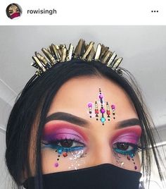 @shelby101200 Coachella Make-up, Coachella Makeup, Festival Makeup Rave, Make Up Gold, Festival Makeup Glitter, Eyeshadow Ideas, Mon Dressing, Bright Makeup