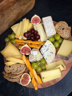 #gourmandise #cheese #fromage #cheeseboard #plateaufromages Cheese Plate Decoration, Sausage And Cheese Plate, French Cheese Board Aesthetic, Summertime Recipes, Fresh Drinks, Party Food And Drinks, Cheese Platters, Buffet Food