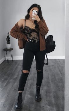 Mode Edgy, Lace Bodysuit Outfit, Look Grunge, Black Lace Bodysuit, Look Retro, Body Suit Outfits, Lingerie Outfits, Causual Outfits, Looks Chic