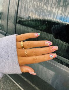 Bright Cute Nails, Nail Inspo Summer Colorful, Summer Beach Gel Nails Ideas, Fun Beachy Nails, Cool Acrylic Nails Summer, Birthday Beach Nails, Colorful Vacation Nails, Fun Beach Nails, Beach Nails Vacation