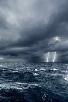 a storm is coming over the ocean and it looks like it's about to strike